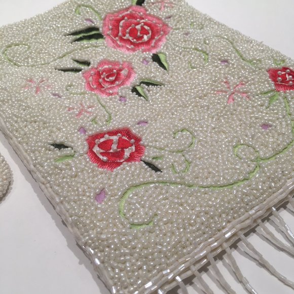 WHITE BEADED PURSE WITH RED ROSES - Picture 5 of 15